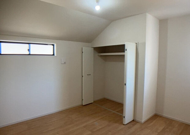 【子供部屋】子供が何人でも年齢によっては、受験時にしっかり壁のある個室があった方が良い場合もあります。難しい問題ですが、兄弟の人数や、性別や年齢差によって状況が異なりますので、数年後のこともしっかり考えましょう。