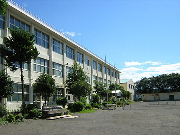 西中学校(約1,307m)