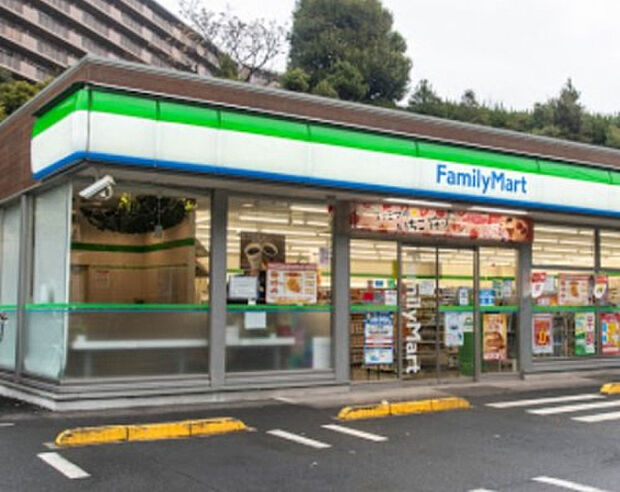ファミリーマート 町田南大谷店(約983m)