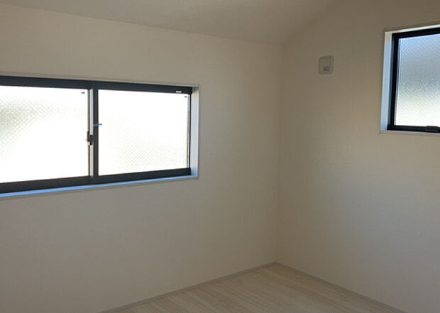 【子供部屋】子供が何人でも年齢によっては、受験時にしっかり壁のある個室があった方が良い場合もあります。難しい問題ですが、兄弟の人数や、性別や年齢差によって状況が異なりますので、数年後のこともしっかり考えましょう。