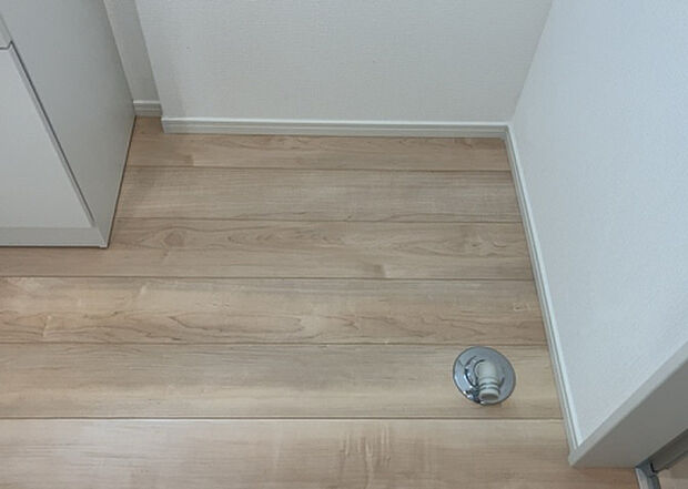 【ランドリースペース】ランドリースペースも気になります。洗濯機置場があり「洗う、干す、取り込む、アイロンがけ、たたむ」など、洗濯に関する家事をするための空間です。広さや収納など付帯設備も含めて、詳細は現地でご確認ください。