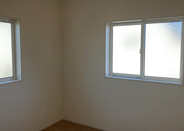 【子供部屋】子供が何人でも年齢によっては、受験時にしっかり壁のある個室があった方が良い場合もあります。難しい問題ですが、兄弟の人数や、性別や年齢差によって状況が異なりますので、数年後のこともしっかり考えましょう。