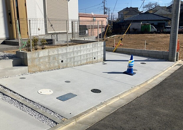 【駐車場】駐車場と明記されていても、最小スペースでつくられた駐車場だと大型車は駐車できなかったり、出入りしにくくなったりする可能性があります。お車のサイズと購入したい物件の駐車場のサイズを現地で確認しましょう。