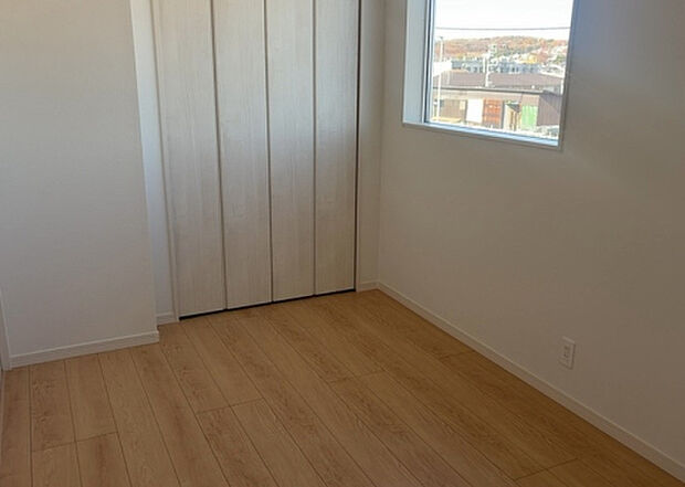 【子供部屋】子供が何人でも年齢によっては、受験時にしっかり壁のある個室があった方が良い場合もあります。難しい問題ですが、兄弟の人数や、性別や年齢差によって状況が異なりますので、数年後のこともしっかり考えましょう。