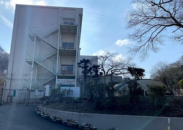 浅川中学校(約874m)