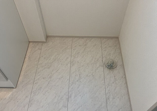 【ランドリースペース】ランドリースペースも気になります。洗濯機置場があり「洗う、干す、取り込む、アイロンがけ、たたむ」など、洗濯に関する家事をするための空間です。広さや収納など付帯設備も含めて、詳細は現地でご確認ください。