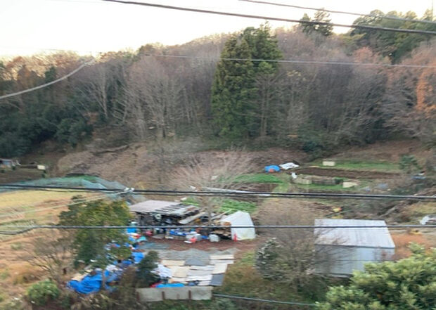 【物件からの展望】眺望を気にして物件を探す場合、前面に建物が建っていないか現地で確認しましょう!前面に建物があると景色はもちろん、日当たりや風通しにも影響が出てきます。住んだ時のことを想像しながら現地見学をしましょう。