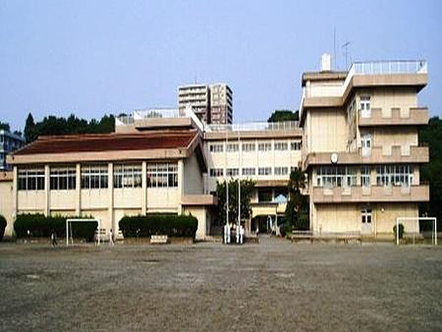 入谷小学校（約1,025m）