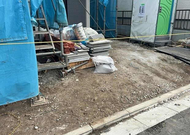 【駐車場_2】駐車場と明記されていても、最小スペースでつくられた駐車場だと大型車は駐車できなかったり、出入りしにくくなったりする可能性があります。お車のサイズと購入したい物件の駐車場のサイズを現地で確認しましょう。