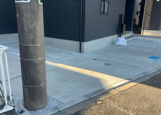 【駐車場】駐車場と明記されていても、最小スペースでつくられた駐車場だと大型車は駐車できなかったり、出入りしにくくなったりする可能性があります。お車のサイズと購入したい物件の駐車場のサイズを現地で確認しましょう。