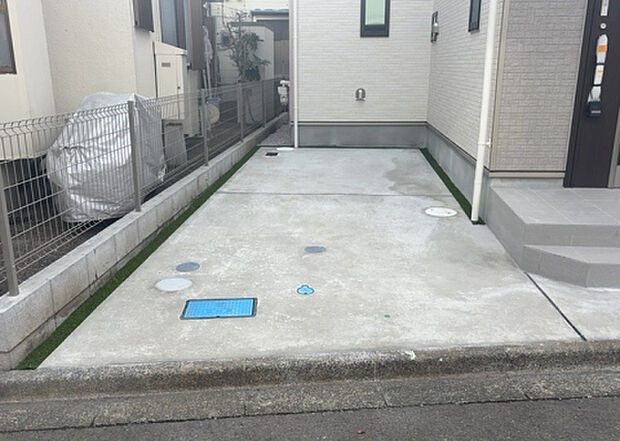 【駐車場】駐車場と明記されていても、最小スペースでつくられた駐車場だと大型車は駐車できなかったり、出入りしにくくなったりする可能性があります。お車のサイズと購入したい物件の駐車場のサイズを現地で確認しましょう。