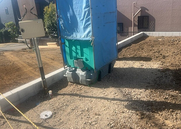 【その他設備】敷地内には、散水栓や立水栓があります。水道水を直接利用できるため、水を運ぶ手間を省くことが出来ます。大量の水を必要とする洗車作業や清掃などに役立ちます。その他設備とあわせて、現地でご確認ください。