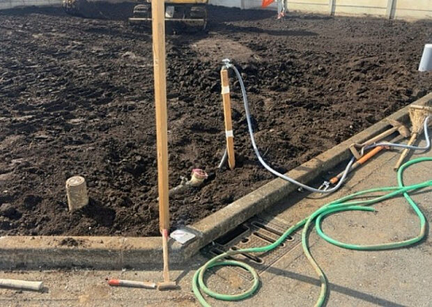 【その他設備】敷地内には、散水栓や立水栓があります。水道水を直接利用できるため、水を運ぶ手間を省くことが出来ます。大量の水を必要とする洗車作業や清掃などに役立ちます。その他設備とあわせて、現地でご確認ください。