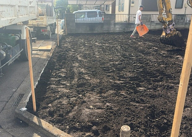 【駐車場_2】駐車場と明記されていても、最小スペースでつくられた駐車場だと大型車は駐車できなかったり、出入りしにくくなったりする可能性があります。お車のサイズと購入したい物件の駐車場のサイズを現地で確認しましょう。