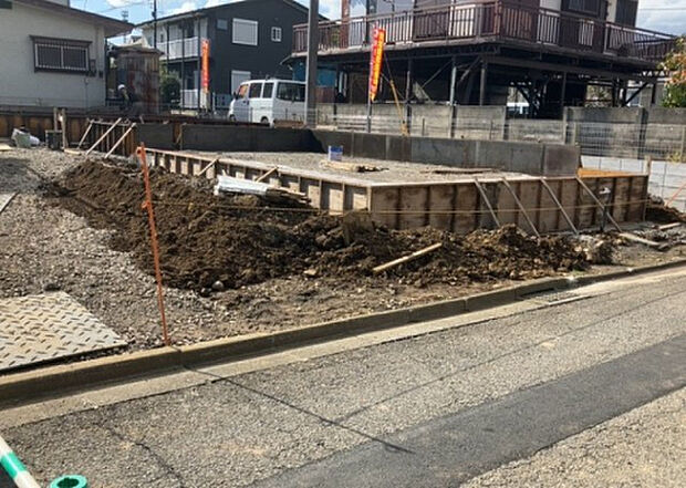 【駐車場_2】駐車場と明記されていても、最小スペースでつくられた駐車場だと大型車は駐車できなかったり、出入りしにくくなったりする可能性があります。お車のサイズと購入したい物件の駐車場のサイズを現地で確認しましょう。