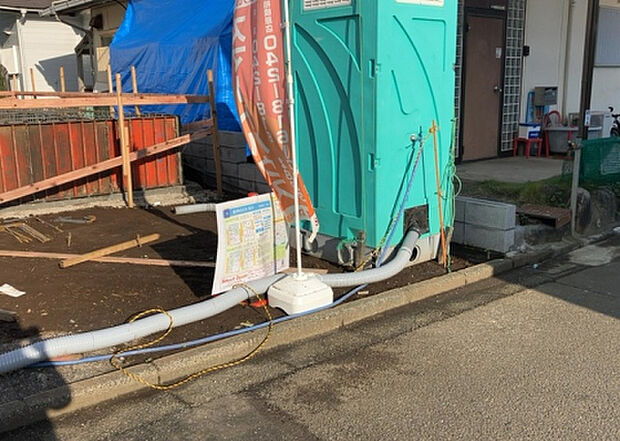 【その他設備】敷地内には、散水栓や立水栓があります。水道水を直接利用できるため、水を運ぶ手間を省くことが出来ます。大量の水を必要とする洗車作業や清掃などに役立ちます。その他設備とあわせて、現地でご確認ください。