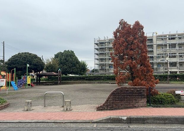 【物件からの展望_2】眺望を気にして物件を探す場合、前面に建物が建っていないか現地で確認しましょう！前面に建物があると景色はもちろん、日当たりや風通しにも影響が出てきます。住んだ時のことを想像しながら現地見学をしましょう。