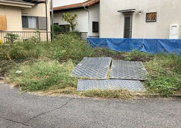 【駐車場_2】駐車場と明記されていても、最小スペースでつくられた駐車場だと大型車は駐車できなかったり、出入りしにくくなったりする可能性があります。お車のサイズと購入したい物件の駐車場のサイズを現地で確認しましょう。