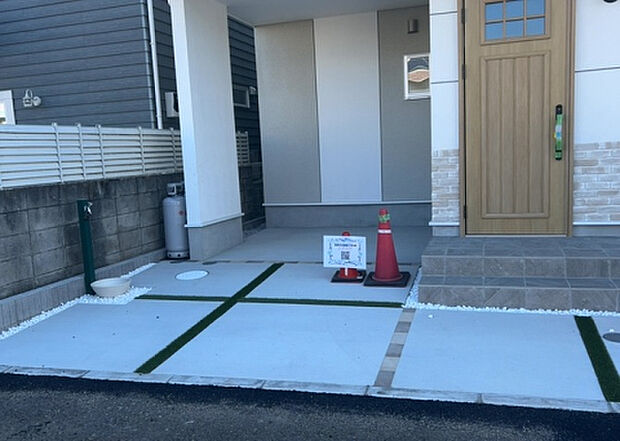 【駐車場】駐車場と明記されていても、最小スペースでつくられた駐車場だと大型車は駐車できなかったり、出入りしにくくなったりする可能性があります。お車のサイズと購入したい物件の駐車場のサイズを現地で確認しましょう。