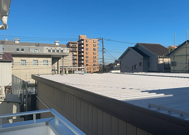 【物件からの展望】眺望を気にして物件を探す場合、前面に建物が建っていないか現地で確認しましょう!前面に建物があると景色はもちろん、日当たりや風通しにも影響が出てきます。住んだ時のことを想像しながら現地見学をしましょう。