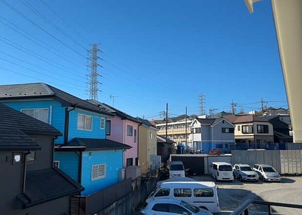 【物件からの展望】眺望を気にして物件を探す場合、前面に建物が建っていないか現地で確認しましょう!前面に建物があると景色はもちろん、日当たりや風通しにも影響が出てきます。住んだ時のことを想像しながら現地見学をしましょう。