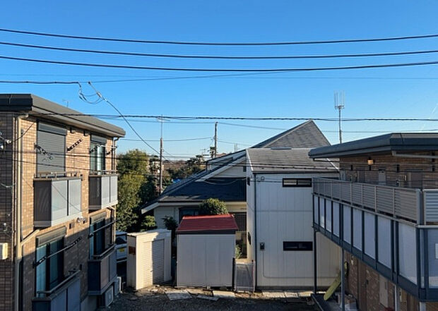 【物件からの展望】眺望を気にして物件を探す場合、前面に建物が建っていないか現地で確認しましょう!前面に建物があると景色はもちろん、日当たりや風通しにも影響が出てきます。住んだ時のことを想像しながら現地見学をしましょう。