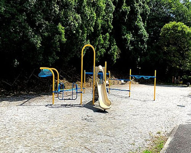 鶴川台緑の里公園(約73m)