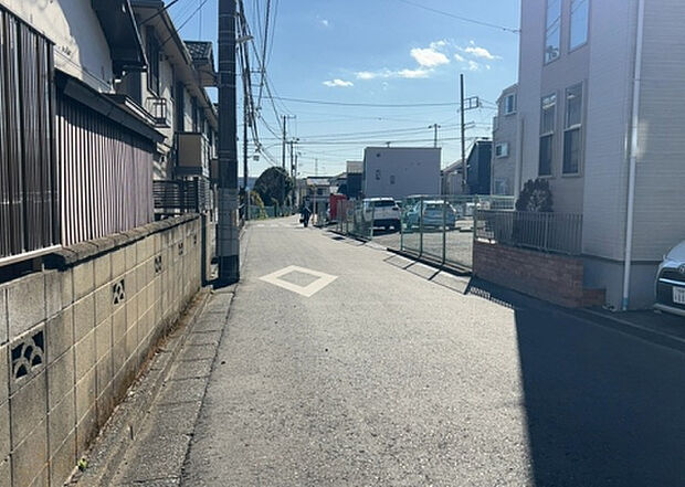 【物件からの展望_2】眺望を気にして物件を探す場合、前面に建物が建っていないか現地で確認しましょう！前面に建物があると景色はもちろん、日当たりや風通しにも影響が出てきます。住んだ時のことを想像しながら現地見学をしましょう。