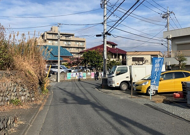 【物件からの展望_2】眺望を気にして物件を探す場合、前面に建物が建っていないか現地で確認しましょう！前面に建物があると景色はもちろん、日当たりや風通しにも影響が出てきます。住んだ時のことを想像しながら現地見学をしましょう。