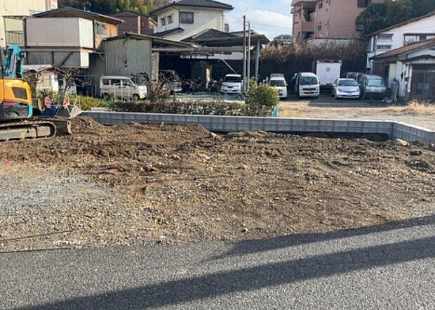【その他設備】敷地内には、散水栓や立水栓があります。水道水を直接利用できるため、水を運ぶ手間を省くことが出来ます。大量の水を必要とする洗車作業や清掃などに役立ちます。その他設備とあわせて、現地でご確認ください。