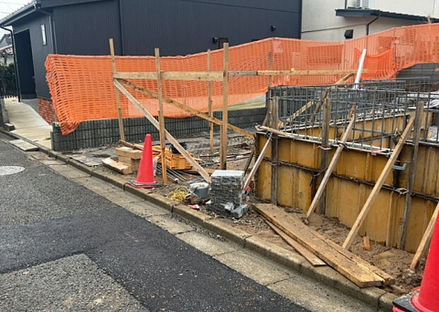 【その他設備】敷地内には、散水栓や立水栓があります。水道水を直接利用できるため、水を運ぶ手間を省くことが出来ます。大量の水を必要とする洗車作業や清掃などに役立ちます。その他設備とあわせて、現地でご確認ください。