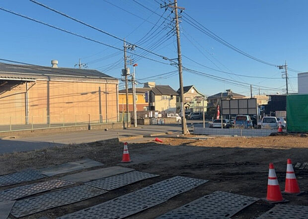 【物件からの展望_2】眺望を気にして物件を探す場合、前面に建物が建っていないか現地で確認しましょう！前面に建物があると景色はもちろん、日当たりや風通しにも影響が出てきます。住んだ時のことを想像しながら現地見学をしましょう。