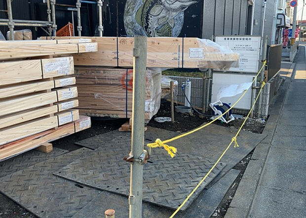 【駐車場_2】駐車場と明記されていても、最小スペースでつくられた駐車場だと大型車は駐車できなかったり、出入りしにくくなったりする可能性があります。お車のサイズと購入したい物件の駐車場のサイズを現地で確認しましょう。