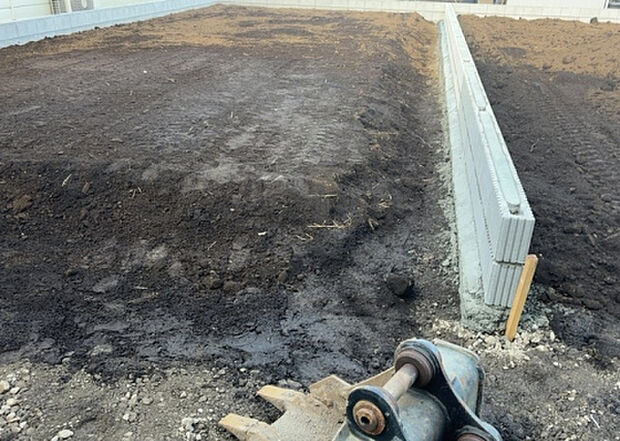 【玄関_2】玄関は、狭すぎると複数人で使いにくく、広すぎても無駄な空間になりがちです。最低2畳を目安にして、家の広さとの兼ね合いや家族の人数を考慮して決めるとよいでしょう。現地を見学して快適な玄関を選びましょう！