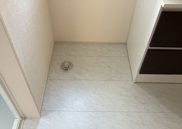 【ランドリースペース】ランドリースペースも気になります。洗濯機置場があり「洗う、干す、取り込む、アイロンがけ、たたむ」など、洗濯に関する家事をするための空間です。広さや収納など付帯設備も含めて、詳細は現地でご確認ください。