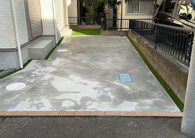 【駐車場】駐車場と明記されていても、最小スペースでつくられた駐車場だと大型車は駐車できなかったり、出入りしにくくなったりする可能性があります。お車のサイズと購入したい物件の駐車場のサイズを現地で確認しましょう。