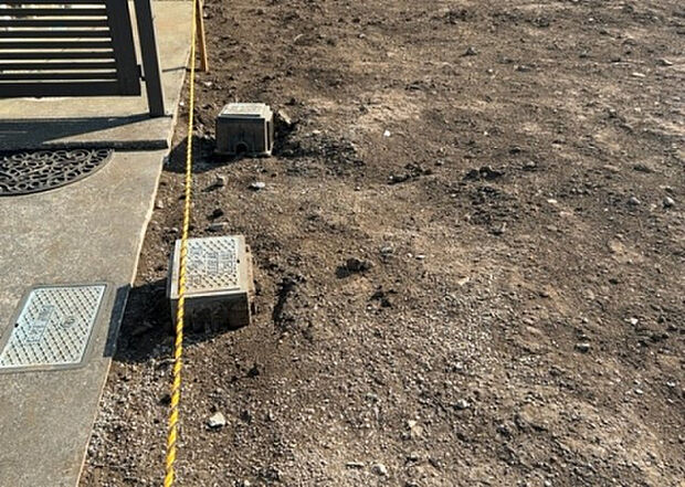 【その他設備】敷地内には、散水栓や立水栓があります。水道水を直接利用できるため、水を運ぶ手間を省くことが出来ます。大量の水を必要とする洗車作業や清掃などに役立ちます。その他設備とあわせて、現地でご確認ください。