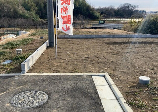 【駐車場_2】駐車場と明記されていても、最小スペースでつくられた駐車場だと大型車は駐車できなかったり、出入りしにくくなったりする可能性があります。お車のサイズと購入したい物件の駐車場のサイズを現地で確認しましょう。