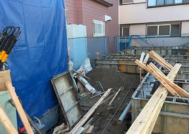 【駐車場_2】駐車場と明記されていても、最小スペースでつくられた駐車場だと大型車は駐車できなかったり、出入りしにくくなったりする可能性があります。お車のサイズと購入したい物件の駐車場のサイズを現地で確認しましょう。