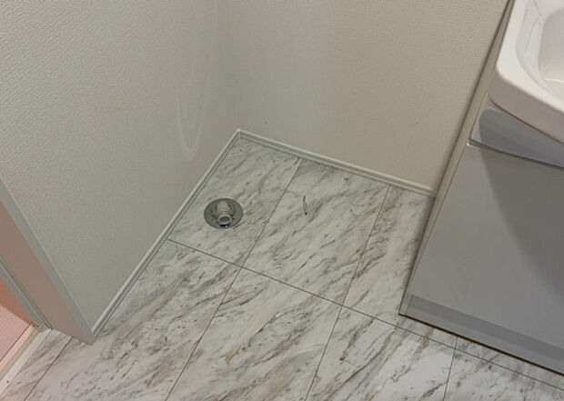 【ランドリースペース】ランドリースペースも気になります。洗濯機置場があり「洗う、干す、取り込む、アイロンがけ、たたむ」など、洗濯に関する家事をするための空間です。広さや収納など付帯設備も含めて、詳細は現地でご確認ください。