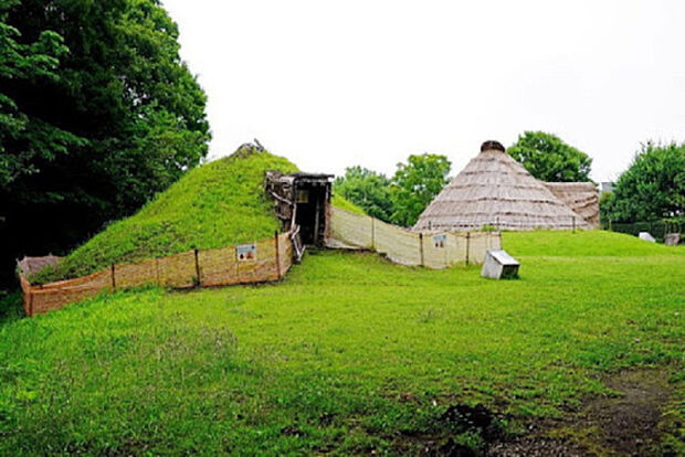 史跡勝坂遺跡公園（約813m）