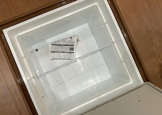 【キッチン床下収納】キッチン床下収納は、調理器具や食器などをスッキリと収納できる便利なスペースです。収納量が多いもの、引き出しがスムーズに開閉するものなど、使い勝手の良いものを選ぶことが大切です。また、湿気がこもりやすい場所なので、通気性の良いものを選ぶこともおすすめです。