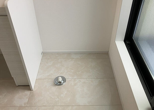 【ランドリースペース】ランドリースペースも気になります。洗濯機置場があり「洗う、干す、取り込む、アイロンがけ、たたむ」など、洗濯に関する家事をするための空間です。広さや収納など付帯設備も含めて、詳細は現地でご確認ください。