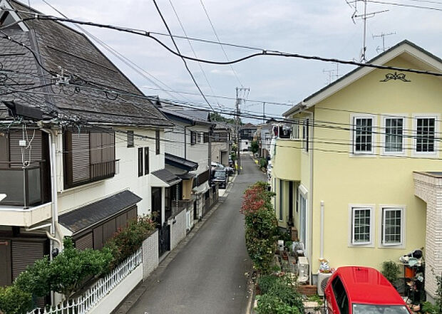 【物件からの展望】眺望を気にして物件を探す場合、前面に建物が建っていないか現地で確認しましょう！前面に建物があると景色はもちろん、日当たりや風通しにも影響が出てきます。住んだ時のことを想像しながら現地見学をしましょう。