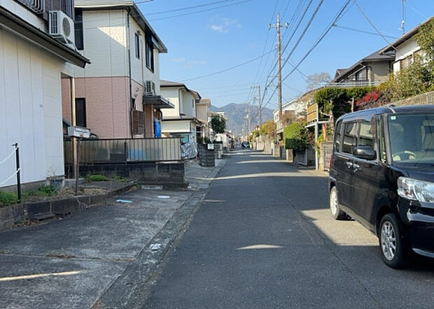 【物件からの展望_2】眺望を気にして物件を探す場合、前面に建物が建っていないか現地で確認しましょう！前面に建物があると景色はもちろん、日当たりや風通しにも影響が出てきます。住んだ時のことを想像しながら現地見学をしましょう。