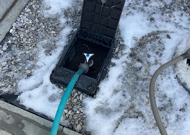 【その他設備】敷地内には、散水栓や立水栓があります。水道水を直接利用できるため、水を運ぶ手間を省くことが出来ます。大量の水を必要とする洗車作業や清掃などに役立ちます。その他設備とあわせて、現地でご確認ください。