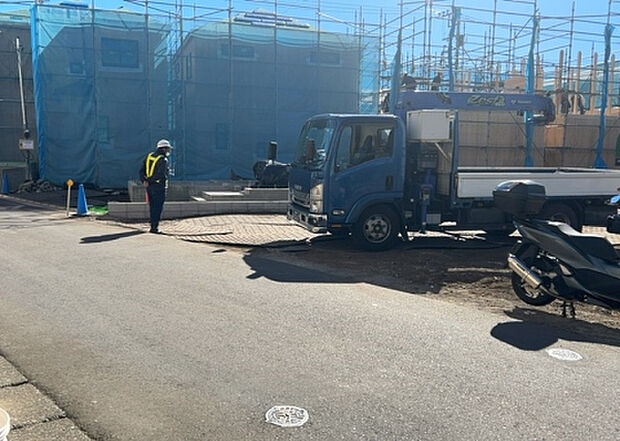 【駐車場_2】駐車場と明記されていても、最小スペースでつくられた駐車場だと大型車は駐車できなかったり、出入りしにくくなったりする可能性があります。お車のサイズと購入したい物件の駐車場のサイズを現地で確認しましょう。