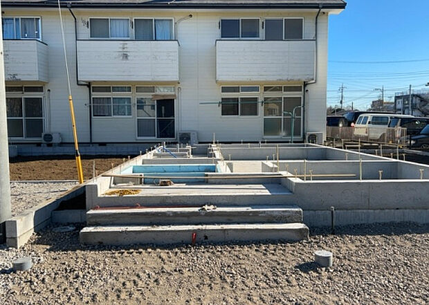 【玄関_2】玄関は、狭すぎると複数人で使いにくく、広すぎても無駄な空間になりがちです。最低2畳を目安にして、家の広さとの兼ね合いや家族の人数を考慮して決めるとよいでしょう。現地を見学して快適な玄関を選びましょう!