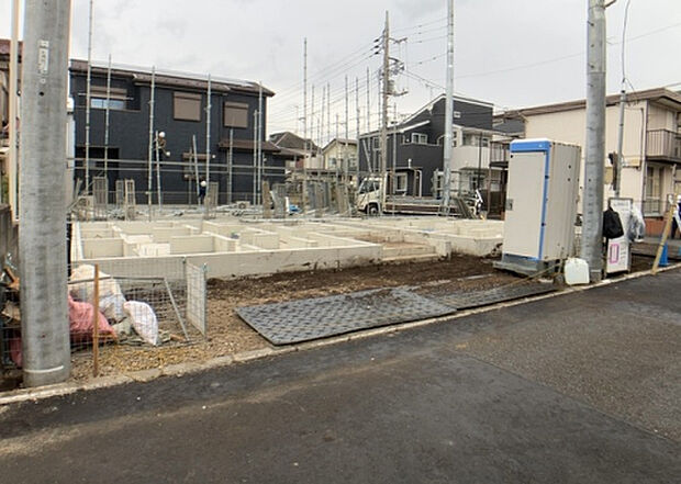 【駐車場_2】駐車場と明記されていても、最小スペースでつくられた駐車場だと大型車は駐車できなかったり、出入りしにくくなったりする可能性があります。お車のサイズと購入したい物件の駐車場のサイズを現地で確認しましょう。