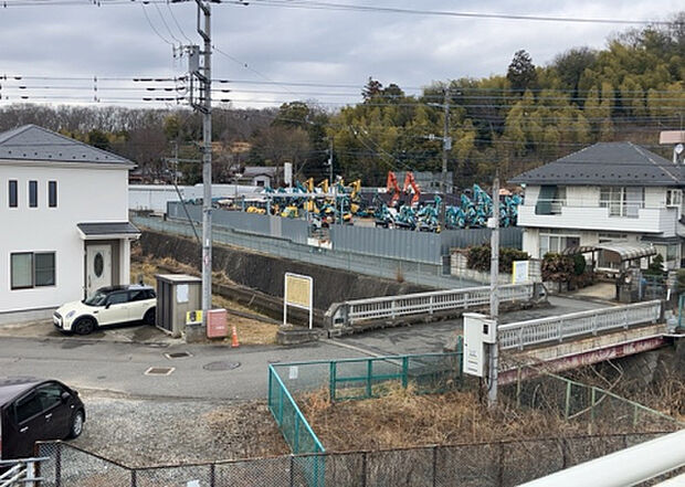 【物件からの展望】眺望を気にして物件を探す場合、前面に建物が建っていないか現地で確認しましょう!前面に建物があると景色はもちろん、日当たりや風通しにも影響が出てきます。住んだ時のことを想像しながら現地見学をしましょう。